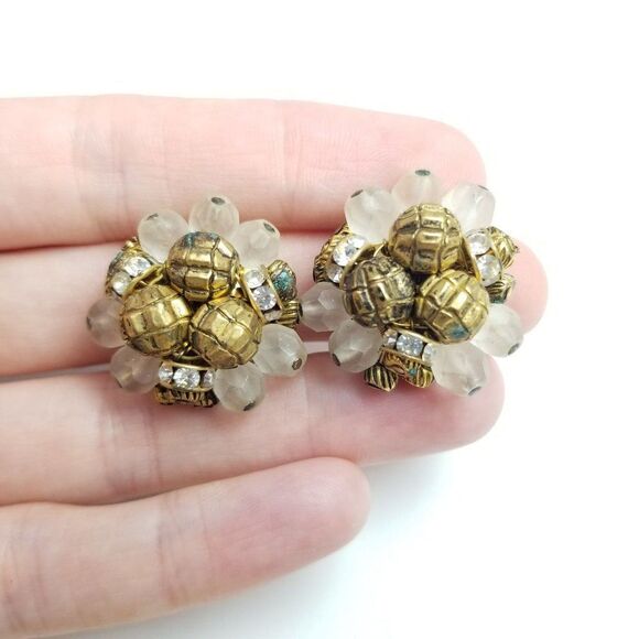 Vintage Beaded Cluster Clip On Earrings, Frosted Beads and Gold Tone, Retro - Picture 2 of 5